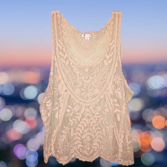 White Lace Tank top ✨🌟 - Picture 1 of 4
